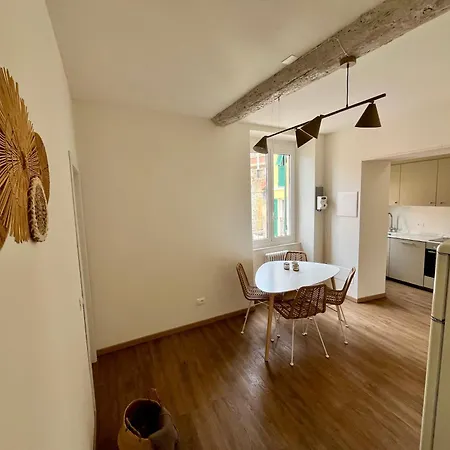 Charming Flat With Seaview 아파트