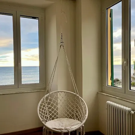 Charming Flat With Seaview Genoa