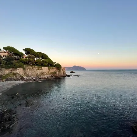 Apartment Charming Flat With Seaview Genoa