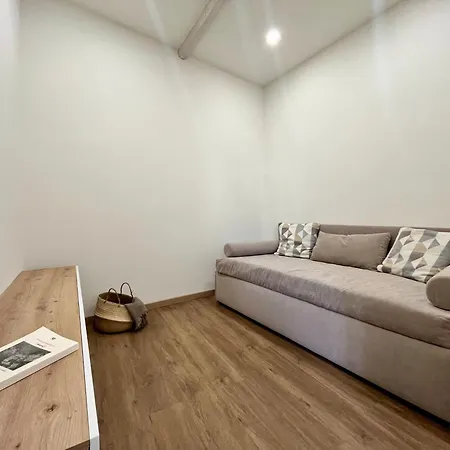 Charming Flat With Seaview Janov